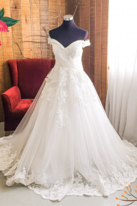 601WL06 BR Plus Off Shoulder Princess b Plus Size Wedding Dress Malaysia,